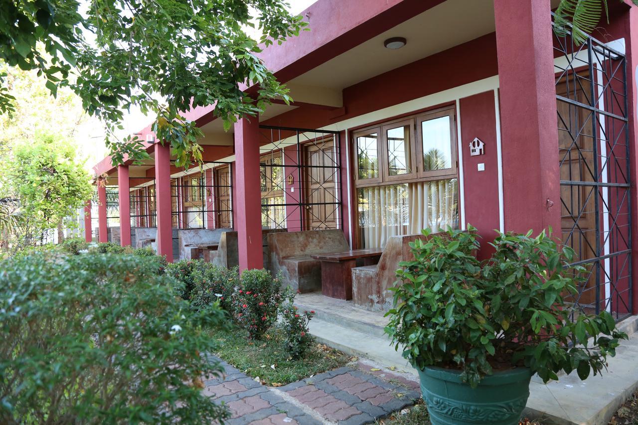 Pharo Lake Polonnâruvâ Extérieur photo