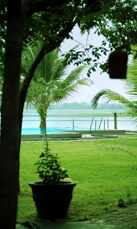 Pharo Lake Polonnâruvâ Extérieur photo