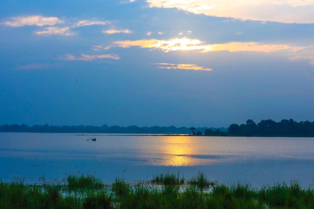 Pharo Lake Polonnâruvâ Extérieur photo